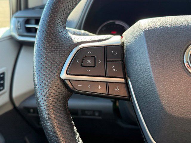 Used 2022 Toyota Sienna Limited AWD/4WD image 23