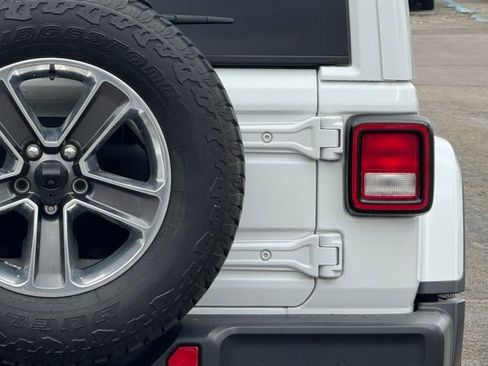 Used 2018 Jeep Wrangler Unlimited Sahara image 5