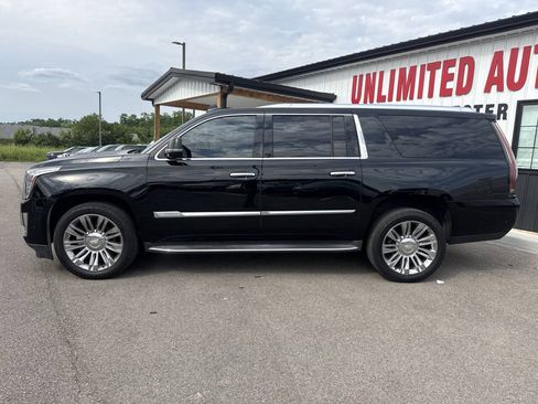 Used 2017 Cadillac Escalade ESV Luxury RWD image 12