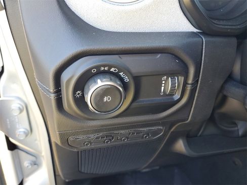 Used 2024 Jeep Wrangler Sahara image 15