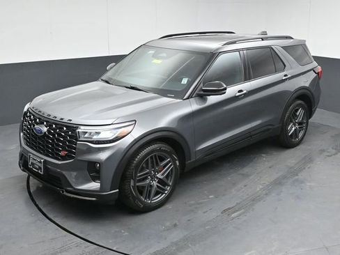 Used 2025 Ford Explorer ST image 43