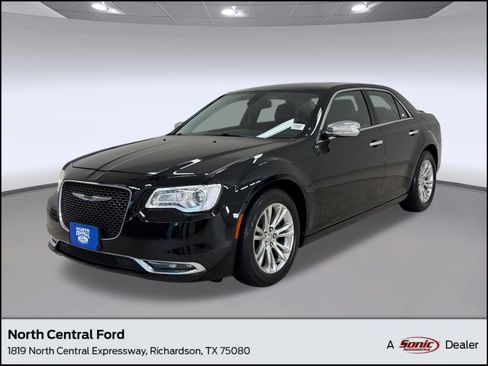 Used 2017 Chrysler 300 C RWD image 1