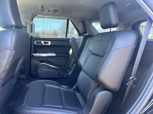 Used 2023 Ford Explorer XLT w/ Equipment Group 202A image 12