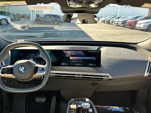 Used 2026 BMW iX xDrive45 w/ Climate Comfort Package AWD/4WD image 34