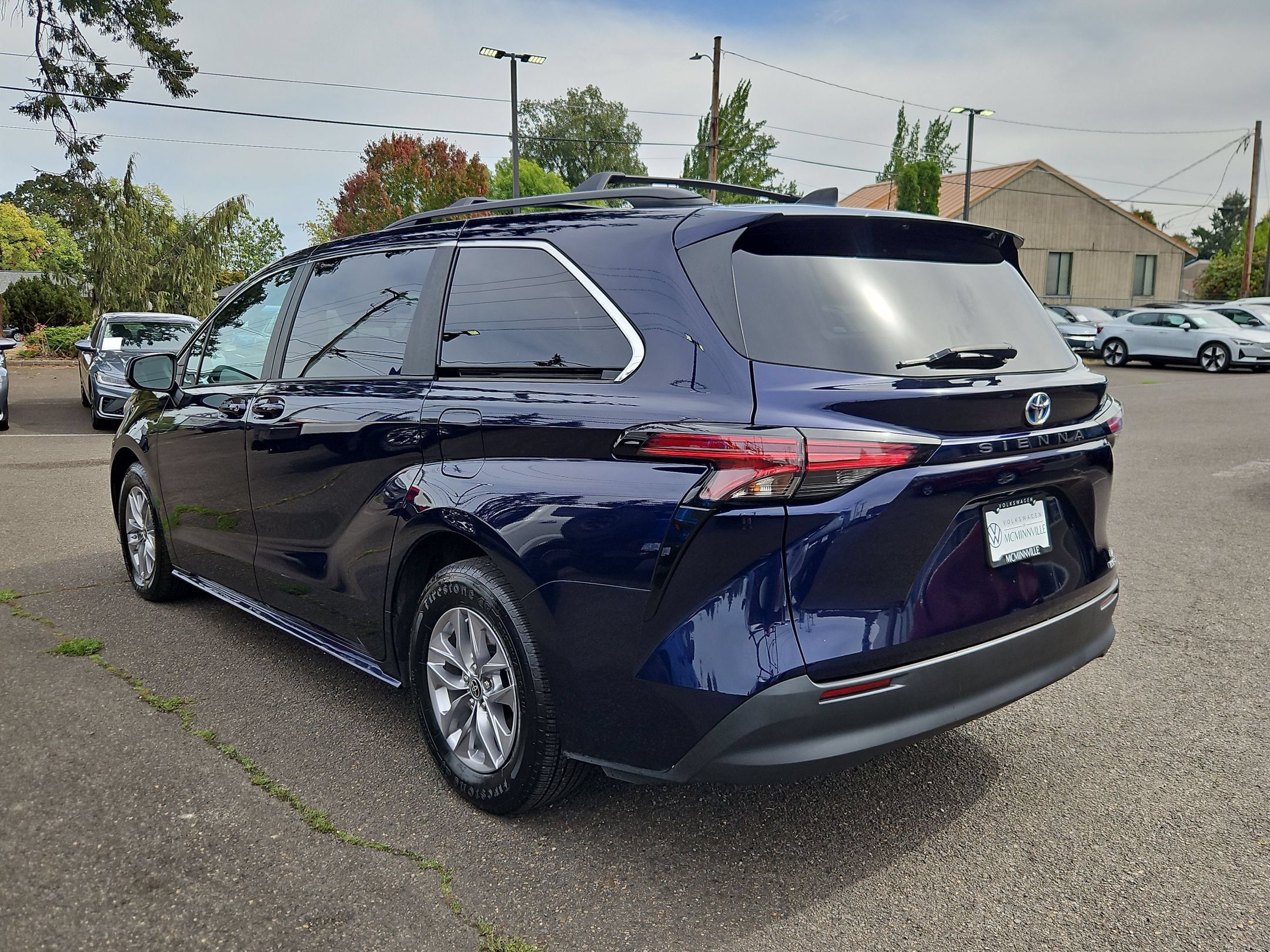 Used 2022 Toyota Sienna LE FWD image 3