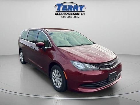 Used 2018 Chrysler Pacifica L image 2