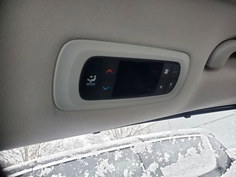 Certified 2024 Chrysler Pacifica Touring-L image 26