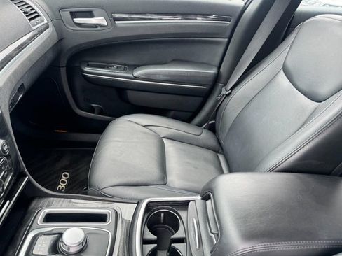 Used 2016 Chrysler 300 Limited RWD image 13