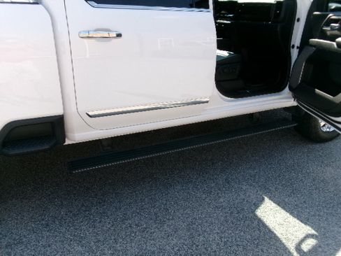 Used 2024 Chevrolet Silverado 2500 High Country w/ High Country Premium Package AWD/4WD image 12