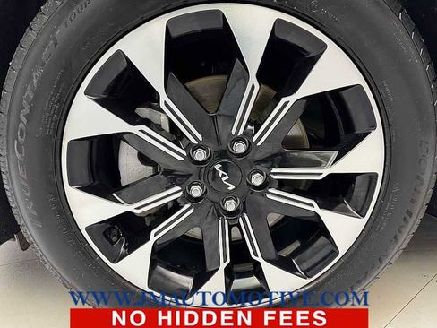 Used 2024 Kia Carnival EX image 9