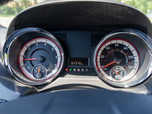 Used 2019 Dodge Grand Caravan SXT FWD image 12