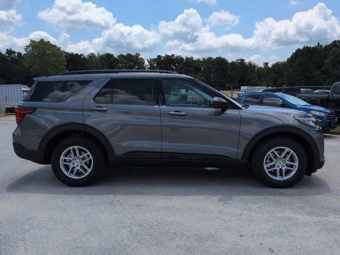 New 2026 Ford Explorer Active RWD image 3
