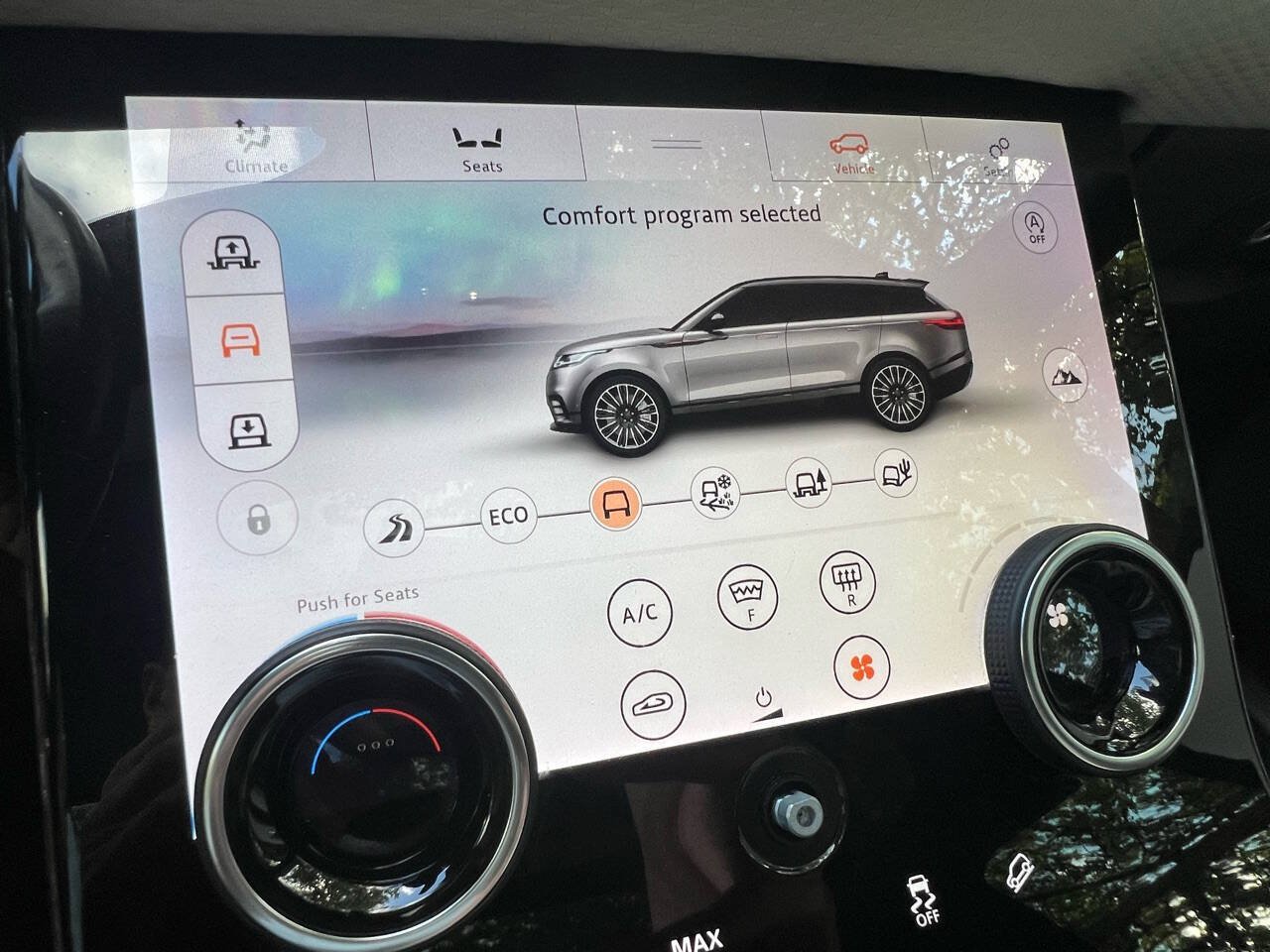 Used 2019 Land Rover Range Rover Velar R-Dynamic SE AWD/4WD image 35