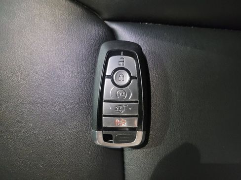 Used 2022 Ford Explorer XLT w/ Equipment Group 202A AWD/4WD image 32