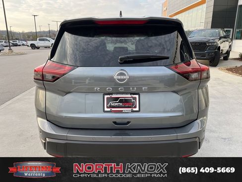 Used 2025 Nissan Rogue SV image 17