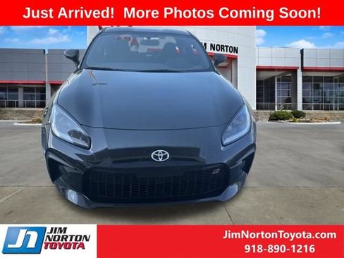 Used 2025 Toyota GR86 Premium w/ ALL Weather Mat Package (TMS) RWD image 2