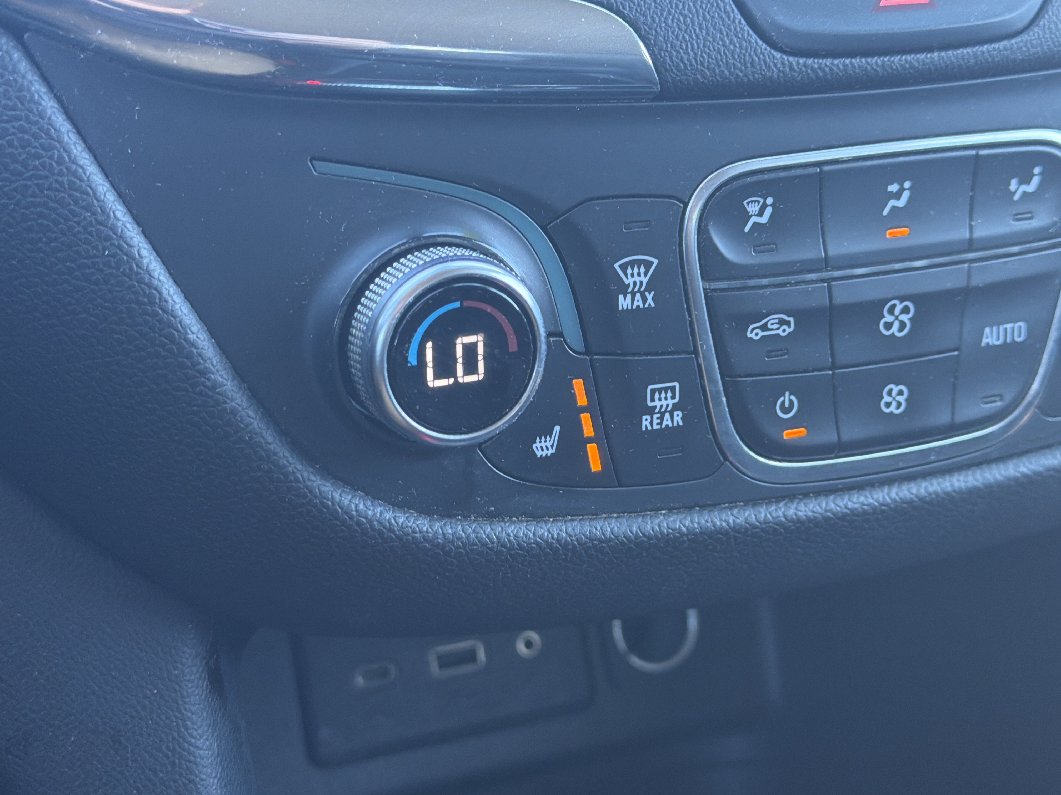 Used 2020 Chevrolet Equinox LT AWD/4WD image 29