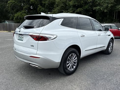 Used 2024 Buick Enclave Essence w/ Technology Package FWD image 5