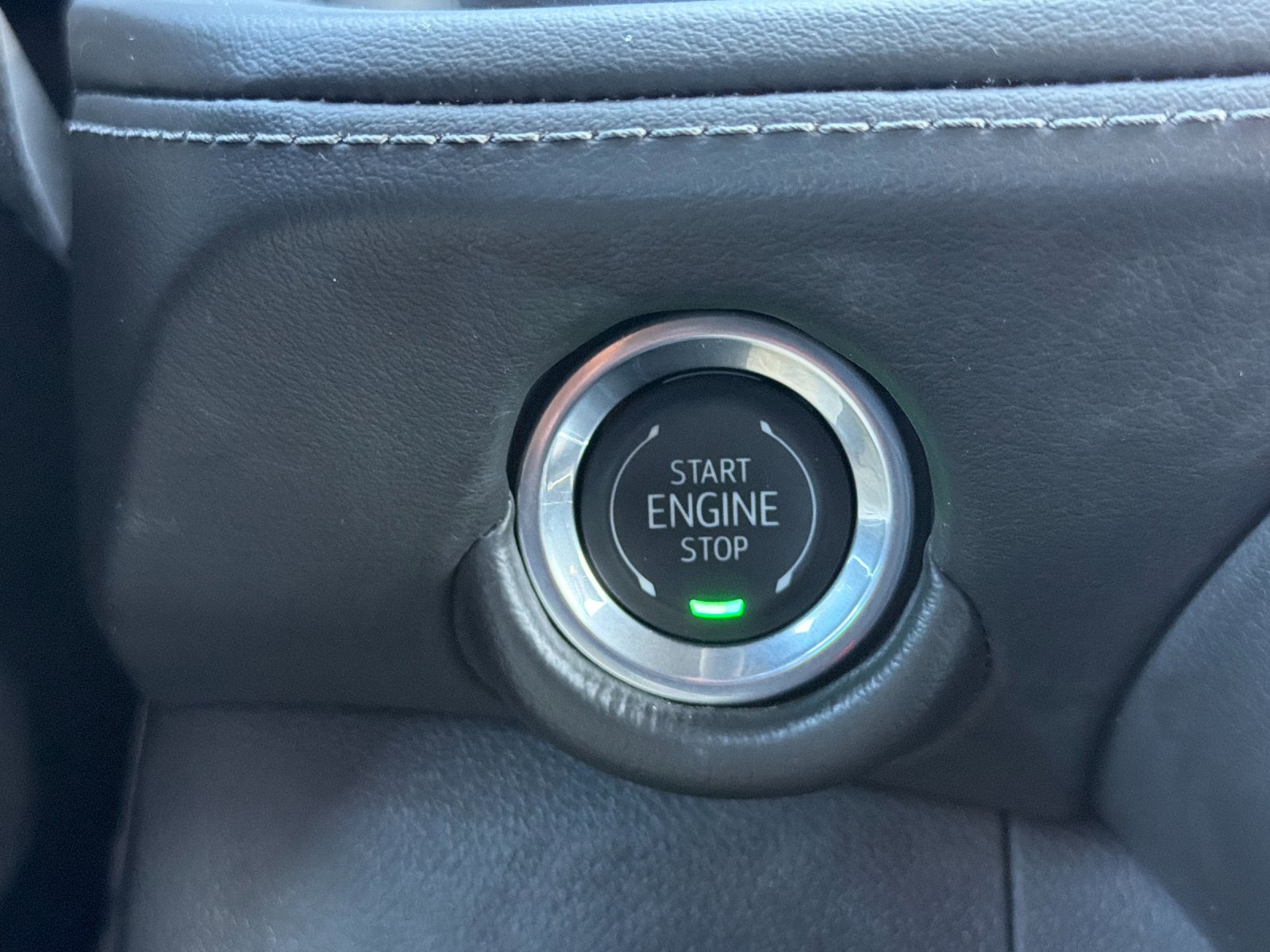 Used 2025 Chevrolet Suburban Z71 AWD/4WD image 25