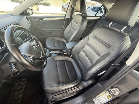 Used 2018 Volkswagen Jetta SE FWD image 11