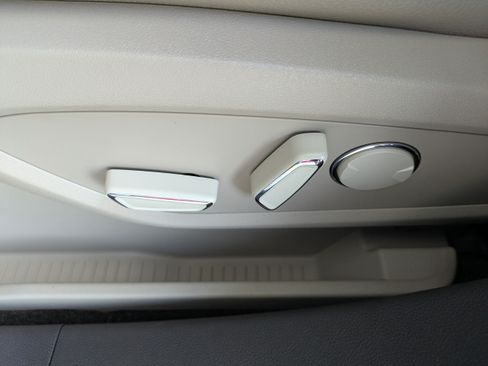 Used 2023 Lincoln Nautilus AWD w/ Premium Package image 20