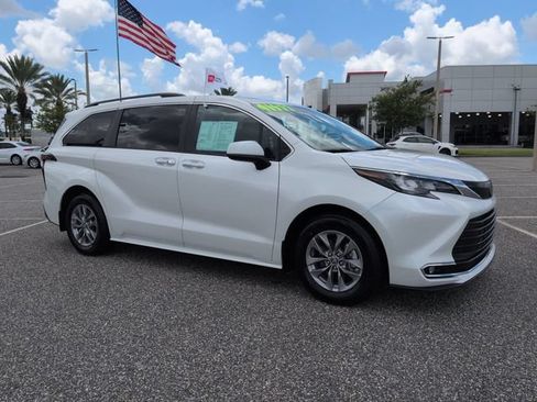 Certified 2024 Toyota Sienna XLE FWD image 1