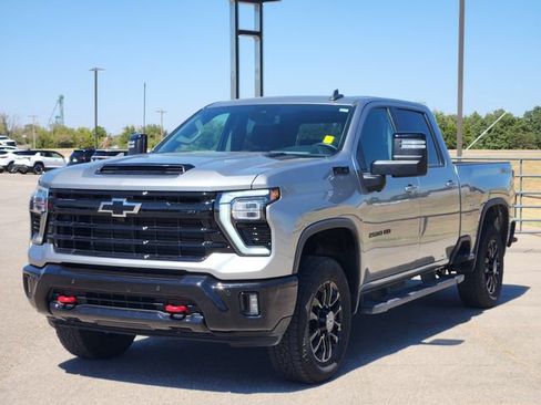 Used 2025 Chevrolet Silverado 2500 LT w/ Trail Boss Package AWD/4WD image 3