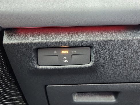 New 2026 Volkswagen Tiguan SE image 11