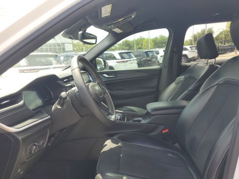 Used 2024 Jeep Grand Cherokee L Laredo AWD/4WD image 12