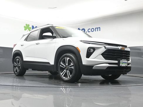 Used 2024 Chevrolet TrailBlazer LT w/ LT Cold Weather Package FWD image 26