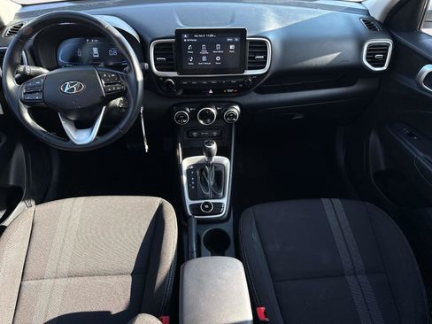 Used 2023 Hyundai Venue SEL image 16