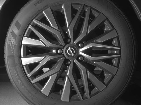 Used 2025 Nissan Altima 2.5 SV FWD image 15