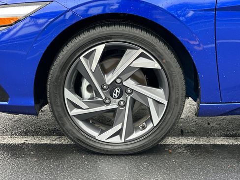 Used 2025 Hyundai Elantra Limited image 40