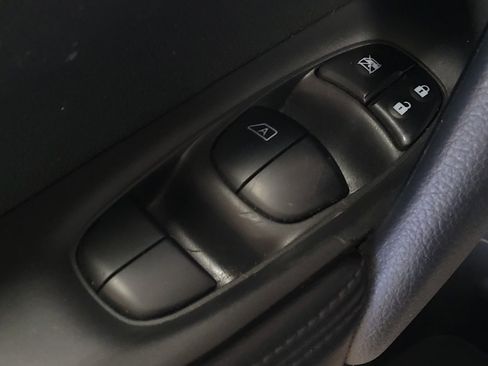 Used 2016 Nissan Rogue S AWD/4WD image 27