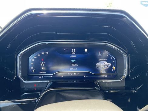 Used 2023 Chevrolet Silverado 1500 LT AWD/4WD image 11