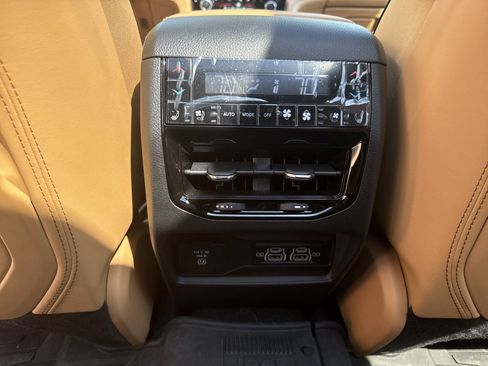 Used 2025 Jeep Grand Cherokee L Summit image 31