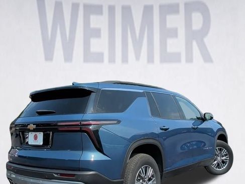 Used 2025 Chevrolet Traverse LT AWD/4WD image 7