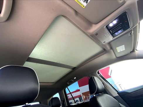 Used 2024 Volkswagen Atlas SEL Premium R-Line image 31