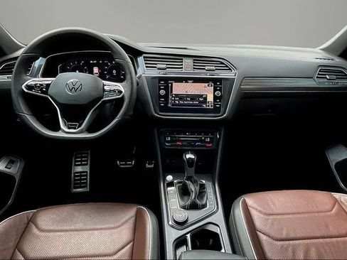 Certified 2024 Volkswagen Tiguan SEL R-Line AWD/4WD image 9