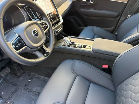 Used 2025 Volvo XC90 B6 Core w/ Protection Package Premier image 9