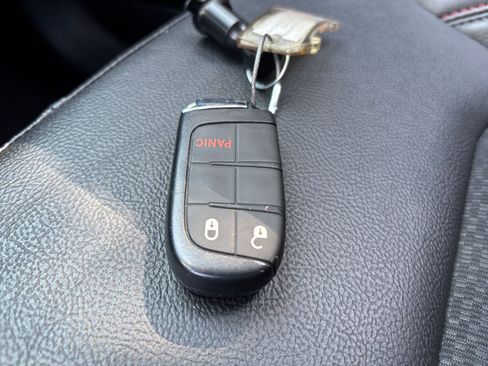 Used 2025 Jeep Compass Trailhawk image 18