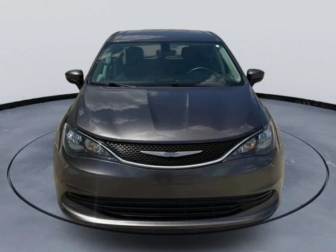 Used 2017 Chrysler Pacifica Touring FWD image 4