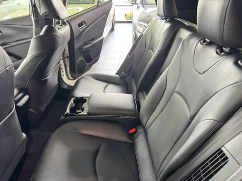 Used 2018 Toyota Prius Prime Advanced image 17