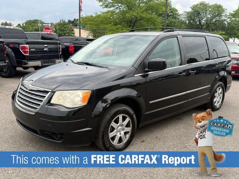 Used 2010 Chrysler Town & Country Touring FWD image 1