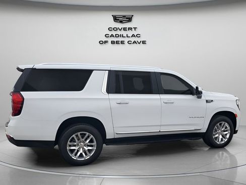Used 2024 GMC Yukon XL SLT w/ SLT Luxury Package image 10