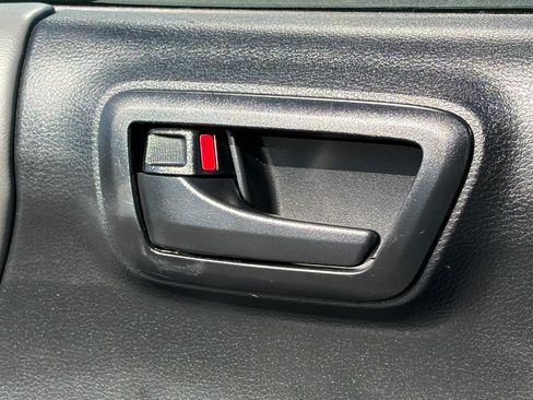 Used 2021 Toyota Tacoma SR5 RWD image 17