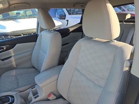 Used 2018 Nissan Rogue Sport SV w/ SV Technology Package FWD image 18