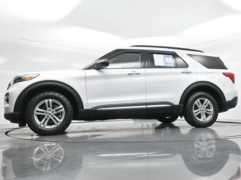 Used 2023 Ford Explorer XLT w/ Equipment Group 202A AWD/4WD image 51