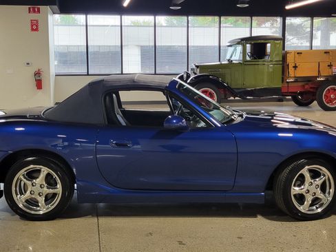 Used 1999 MAZDA MX-5 Miata RWD image 35