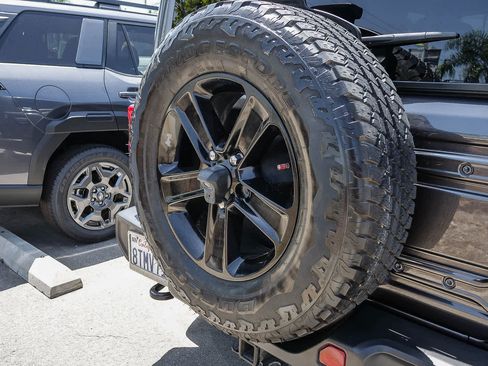 Used 2021 Jeep Wrangler Unlimited Sahara AWD/4WD image 18